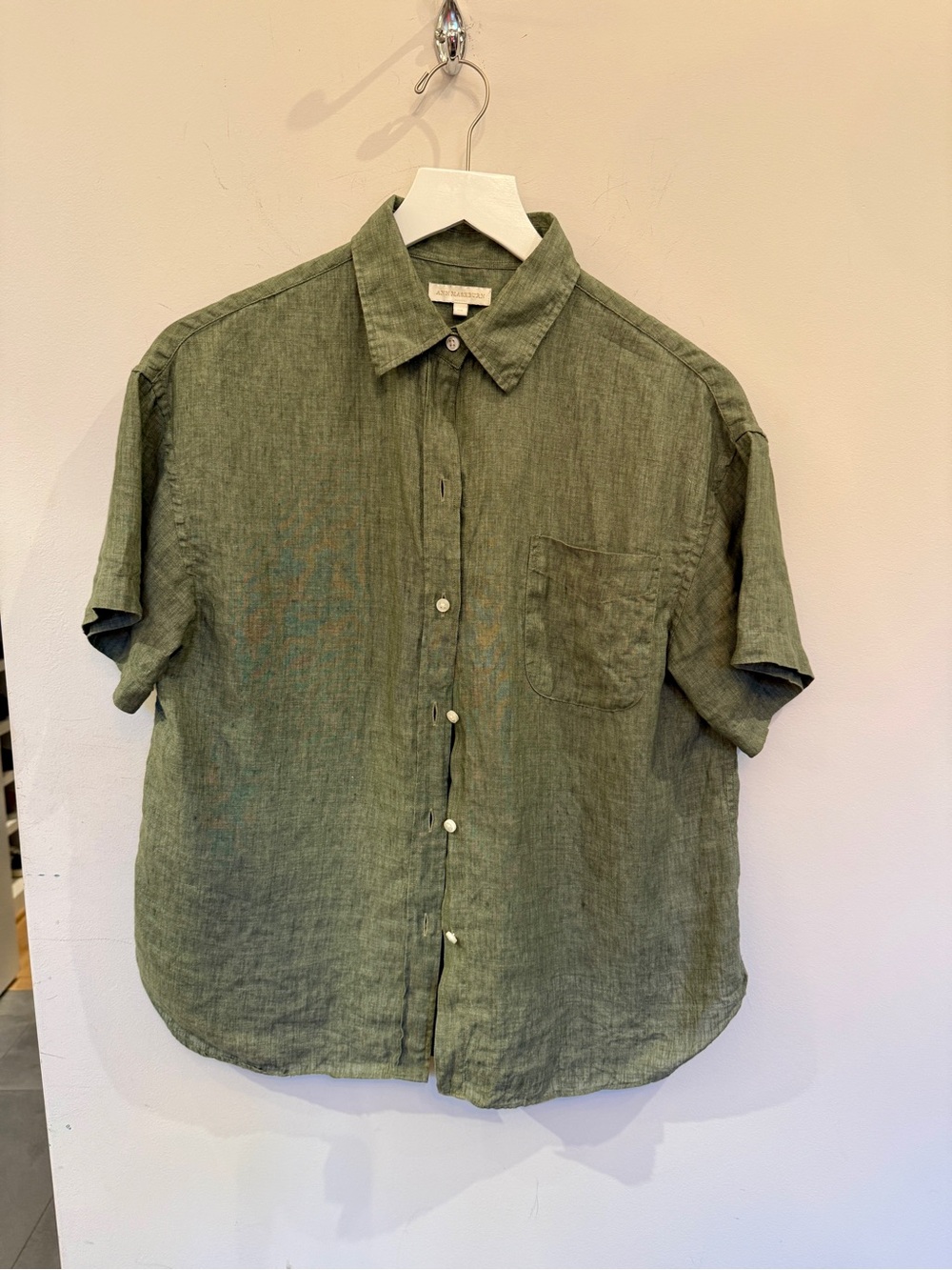 Ann Mashburn Short-Sleeve Linen Button-Up Shirt in Olive Green, XS